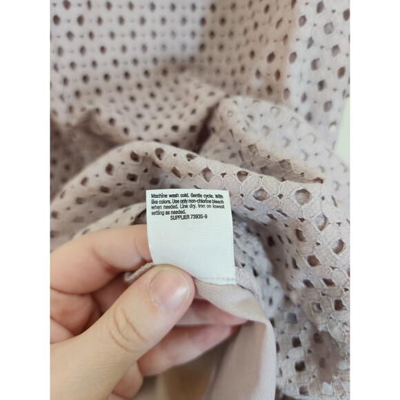 a.n.a Top Women's L Large Mauve Purple Eyelet Lace Peplum Sleeveless Blouse Boho - Picture 7 of 7